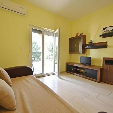 Apartamento Ivan-5 By Interhome